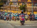 ilustrasi-jalan-yang-dipenuhi-pengendara-motor.jpg