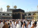 ilustrasi-jemaah-tawaf-mengelilingi-kabah.jpg
