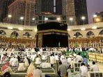ilustrasi-jemaah-umrah-dan-haji-beribadah-di-masjidil-haram-mekkah.jpg