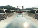 ilustrasi-jembatan-kaca.jpg