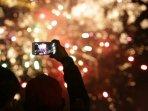 Malam Tahun Baru 2021 di Rumah Aja? Ini 6 Aktivitas Seru yang Bisa Kamu Lakukan di Rumah