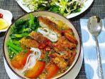 ilustrasi-kuliner-bun-ca-di-vietnam.jpg