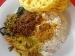 ilustrasi-kuliner-nasi-padang-dengan-sayur-nangka.jpg