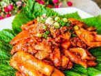 ilustrasi-kuliner-tteokbokki-ala-korea.jpg