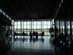 ilustrasi-kursi-di-terminal-bandara.jpg