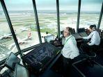 ilustrasi-menara-atc-di-bandara-gatwick-london-inggris.jpg
