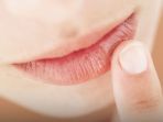 ilustrasi-menggunakan-lipbalm-menggunakan-jari_20181020_163533.jpg
