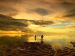 ilustrasi-menikmati-senja-di-pantai-mertasari-bali.jpg