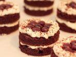 ilustrasi-mini-black-forest-kue-istimewa-dari-jerman-yang-cocok-disajikan-saat-malam-natal.jpg