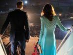 ilustrasi-pangeran-william-dan-kate-middleton-turun-dari-pesawat.jpg