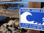 ilustrasi-papan-peringatan-tsunami_20180805_203654.jpg