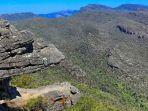 ilustrasi-pemandangan-di-taman-nasional-grampians.jpg