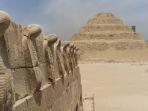 ilustrasi-pemandangan-pyramid-of-djoser.jpg