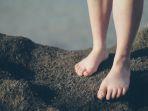 ilustrasi-penemuan-misterius-puluhan-kaki-manusia-yang-terdampar-di-pinggir-pantai.jpg
