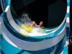 ilustrasi-pengunjung-bermain-air-di-waterpark-di-inggris.jpg