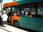 ilustrasi-penumpang-antre-naik-bus.jpg