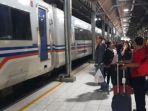 ilustrasi-penumpang-kereta_20180810_104538.jpg