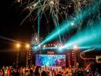 ilustrasi-perayaan-pesta-tahun-baru-2023-dari-roosterfish-beach-club-di-kuta-selatan-badung-bali-1.jpg