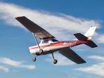 ilustrasi-pesawar-cessna-150l-mesin-tunggal.jpg