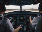 ilustrasi-pilot-duduk-di-ruang-kokpit.jpg