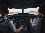 ilustrasi-pilot-menerbangkan-pesawat-tengah-viral-dua-pilot-tertidur-saat-menerbangkan-pesawat.jpg
