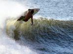 ilustrasi-pria-sedang-berselancar-atau-surfing.jpg