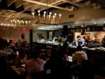 ilustrasi-restoran-di-amerika-serikat_20180903_083022.jpg