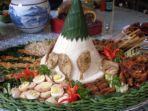 ilustrasi-sajian-tumpeng-merah-putih.jpg