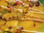 ilustrasi-sate-padang-enak-di-payakumbuh-untuk-makan-malam.jpg