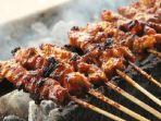 ilustrasi-sate-yang-wajib-dicoba-saat-datang-ke-jakarta.jpg