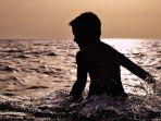 ilustrasi-seorang-anak-laki-laki-berenang.jpg