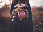 ilustrasi-seorang-anak-perempuan-yang-merayakan-halloween.jpg