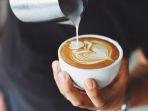 Hindari Minum Kopi Sebelum Naik Pesawat, Ternyata Ada Alasan Medisnya