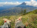 ilustrasi-sepatu-untuk-naik-gunung.jpg