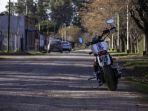 ilustrasi-sepeda-motor-yang-sedang-diparkir.jpg