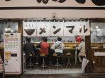 ilustrasi-suasana-di-tempat-makan-yang-ada-di-jepang.jpg