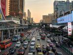ilustrasi-suasana-jalanan-di-bangkok-thailand-yang-padat-kendaraan.jpg