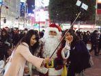 ilustrasi-suasana-natal-di-persimpangan-shibuya-jepang.jpg