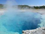 ilustrasi-sumber-mata-air-panas-di-taman-nasional-yellowstone.jpg