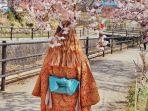 ilustrasi-traveler-berkunjug-ke-saiko-iyashino-sato-nenba.jpg