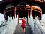 ilustrasi-traveler-di-taman-tang-paradise-xian.jpg