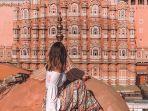 ilustrasi-traveler-wanita-bepergian-di-india.jpg