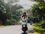 ilustrasi-turis-berkendara-di-bali.jpg