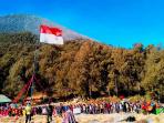 ilustrasi-upacara-kemerdekaan-di-gunung-sumeru_20160814_230543.jpg