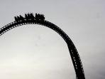 ilustrasi-wahana-ekstrem-roller-coaster.jpg