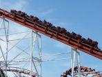 ilustrasi-wahana-roller-coaster.jpg