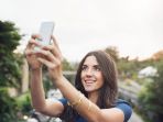 ilustrasi-wanita-selfie_20171229_084242.jpg