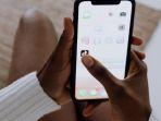 ilustrasi-warganet-yang-nonton-video-di-tiktok.jpg