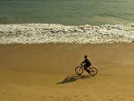 ilustrasi-wisata-sepeda-di-pantai.jpg