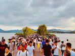ilustrasi-wisatawan-datang-ke-hangzhou-west-lake.jpg